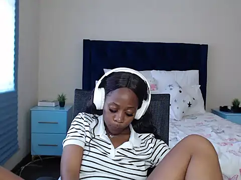 QUEENMANDYY's Live XXX Chat