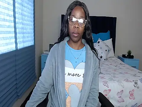 צ'אט XXX בשידור חי של QUEENMANDYY