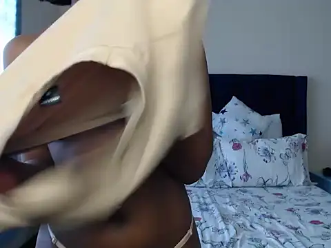 XXX chat uživo modela QUEENMANDYY