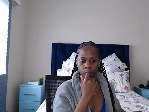 QUEENMANDYY's Live XXX Chat