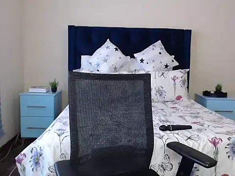 QUEENMANDYY's Live Chat Room