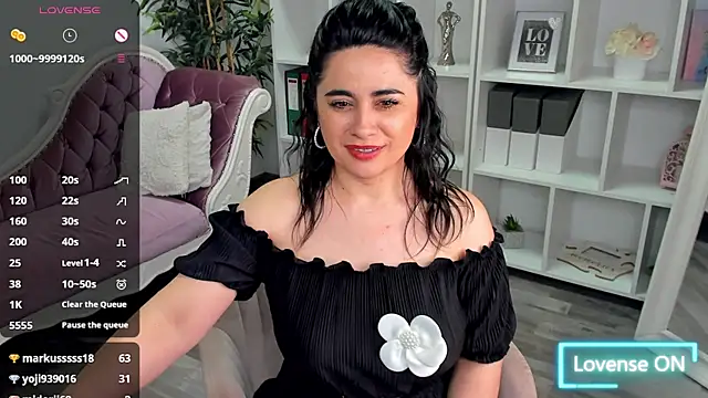 Chat XXX en directo de EmaBrownie