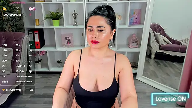 EmaBrownie's Live XXX Chat
