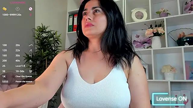 EmaBrownie Adlı Modelin Canlı XXX Sohbeti