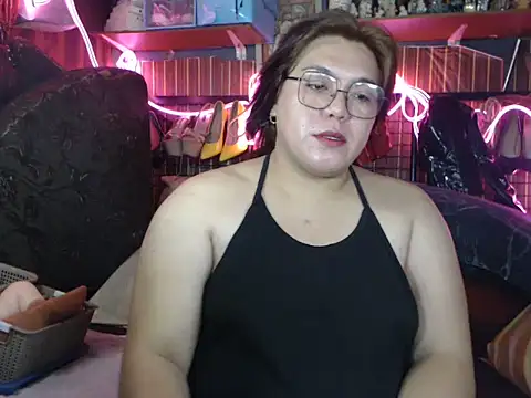 Show modela HotAsianAlbin19 na web-kameri