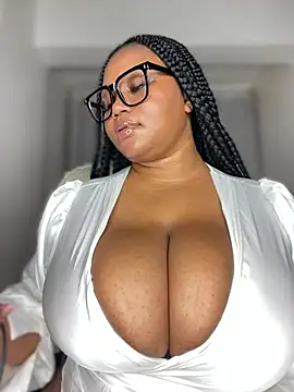 Show modela EliteSoraya na web-kameri