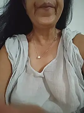 NakedMILFx Chat XXX in diretta