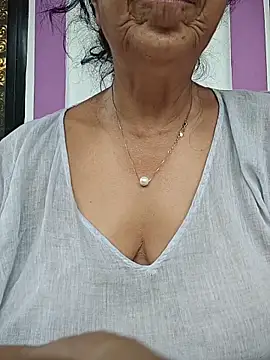 NakedMILFx webcam show