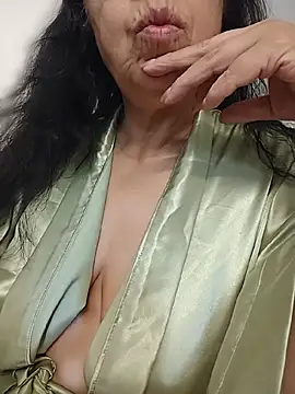 NakedMILFx's Live XXX Chat
