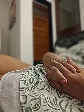 NakedMILFx Chat XXX in diretta
