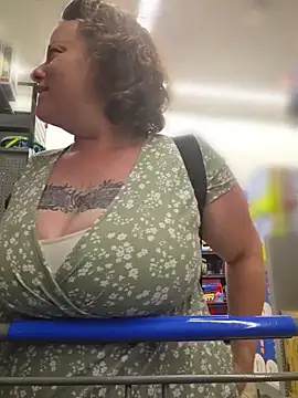 הופעת וובקאם של julimonroe
