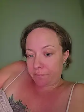 הופעת וובקאם של julimonroe