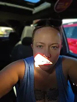 הופעת וובקאם של julimonroe