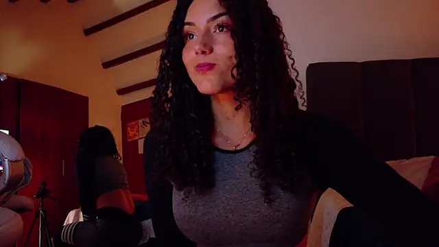 Lia_Tinez Chat XXX in diretta