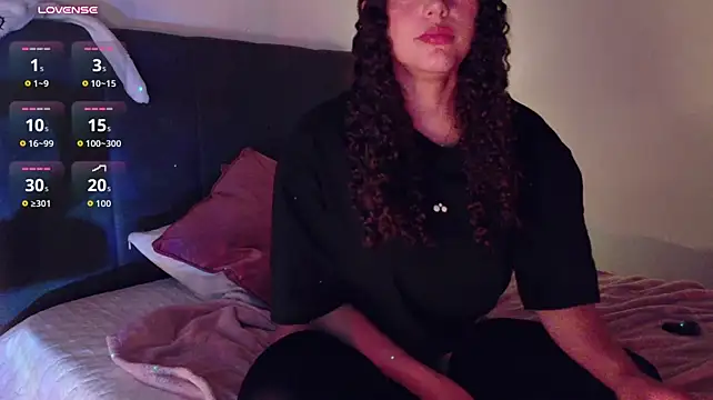 Lia_Tinez Show in webcam