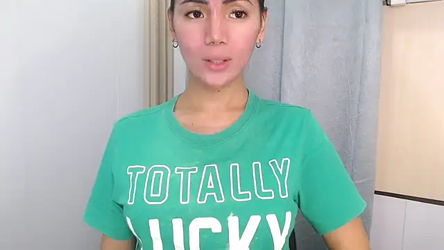 Martha_pookerxxx 网络视讯表演