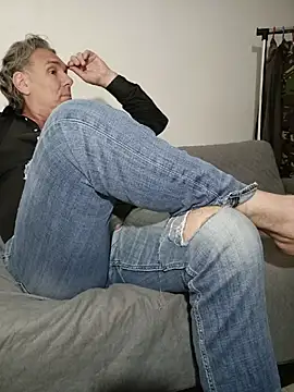 Saysomething3 Show in webcam