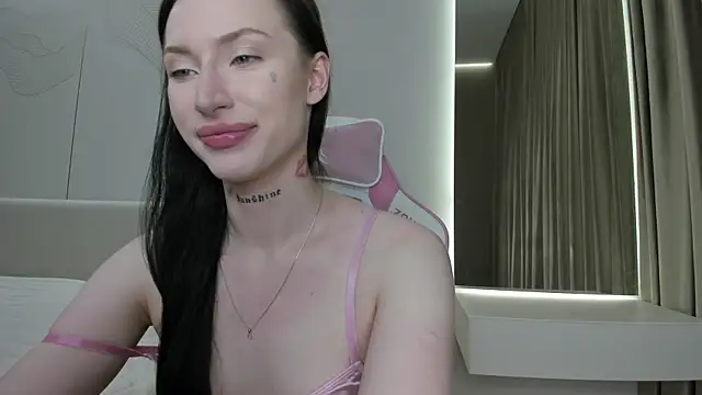 JenniferQueen11 Adlı Modelin Canlı XXX Sohbeti
