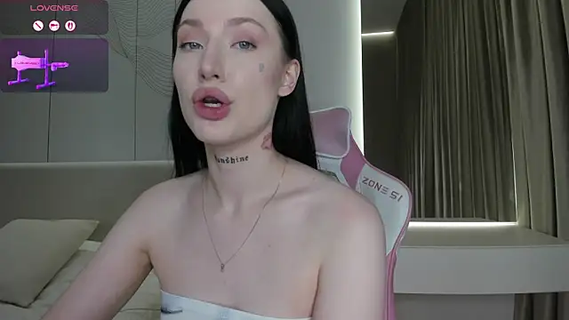 JenniferQueen11 Adlı Modelin Canlı XXX Sohbeti