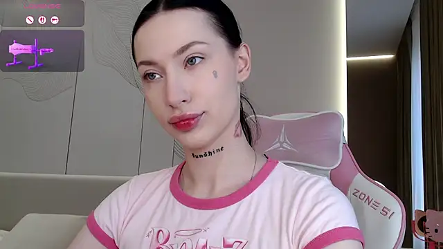 JenniferQueen11 Adlı Modelin Canlı XXX Sohbeti
