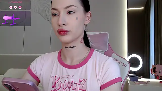 XXX chat uživo modela JenniferQueen11