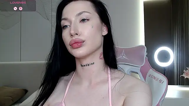 JenniferQueen11 Adlı Modelin Canlı XXX Sohbeti