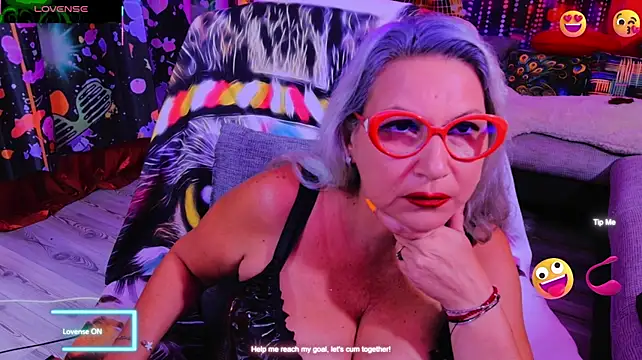 YOUR_MATURE_FANTASY's Live XXX Chat