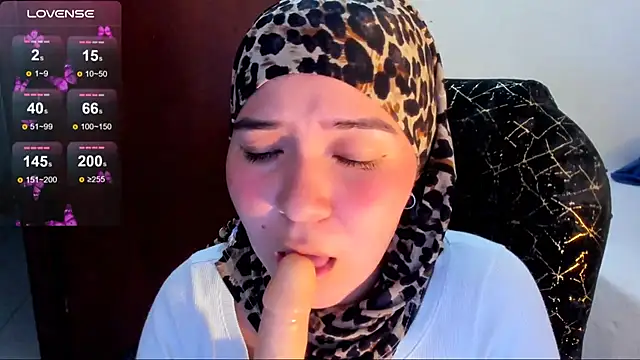 MatchedEyebrow Webcam-Show