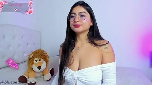 دردشة Blue_Petite الجنسية المباشرة