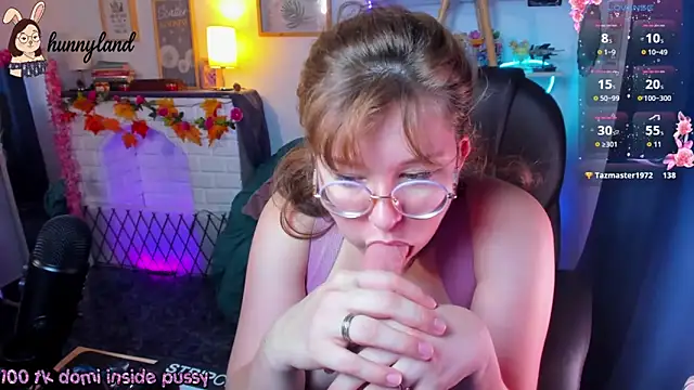 HunnyyLove Show in webcam