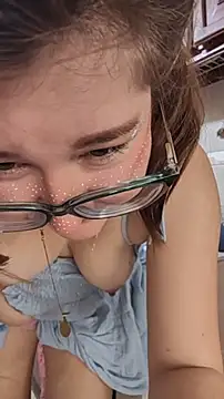 HunnyyLove Chat XXX live