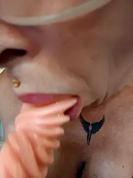 FrozenWaffle: вебкам-шоу