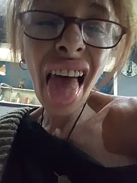 FrozenWaffle's Live XXX Chat