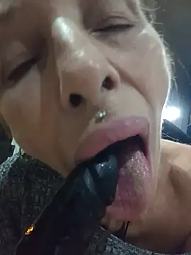 FrozenWaffle's Live XXX Chat