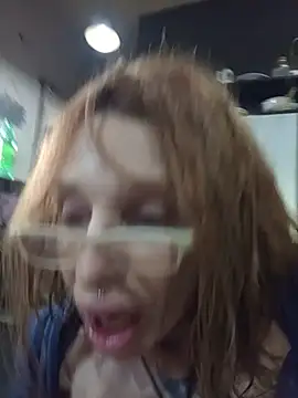 FrozenWaffle: διαδικτυακό σόου στην κάμερα