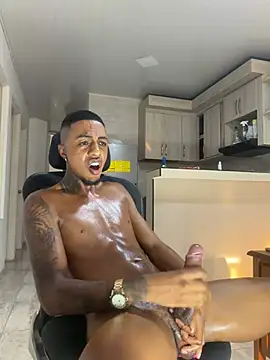 YeremiBrowm Show in webcam
