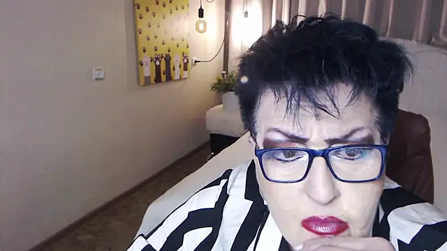 XXX chat uživo modela MasterLeila