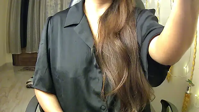 aarya_love Adlı Modelin Canlı XXX Sohbeti