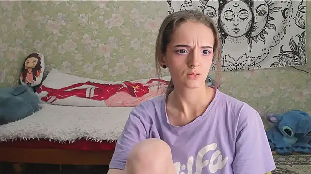 Cutie_Adelia Adlı Modelin Canlı XXX Sohbeti