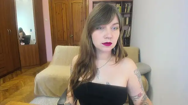 StacyTigerr Show in webcam