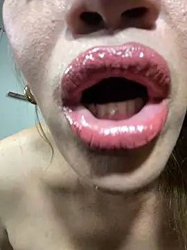 HugeKatarinaTS webcam show