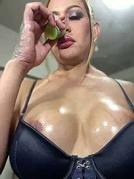 HugeKatarinaTS' Webcam Show