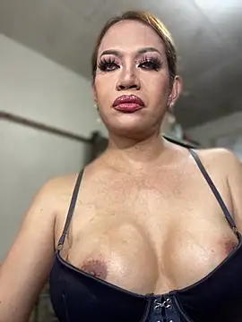 HugeKatarinaTS Show in webcam