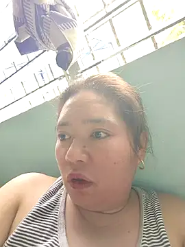naughtiestmumknky99 Show Webcam