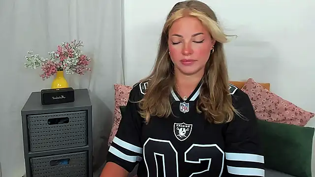 LilyBlondee's Live XXX Chat