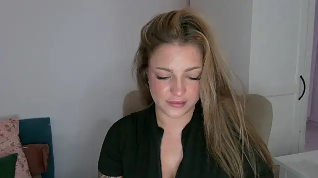 Chat XXX en directo de LilyBlondee