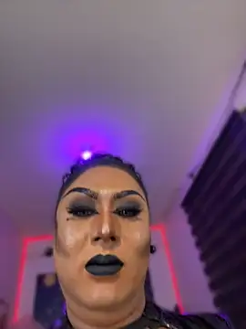 Webkamerová show xCumOnOverMex