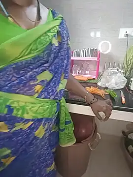 Tamil-hotwife Show in webcam