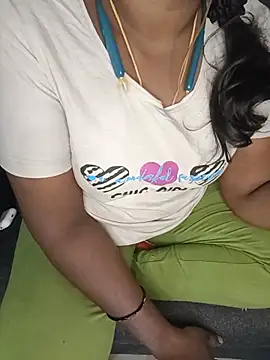 Tamil-hotwife Show in webcam