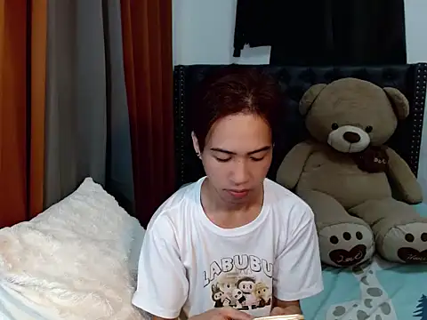 Skye_23 Show in webcam